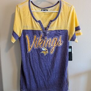 NEW Vikings T-Shirt V Neck Medium Yellow and Purple Short Sleeve